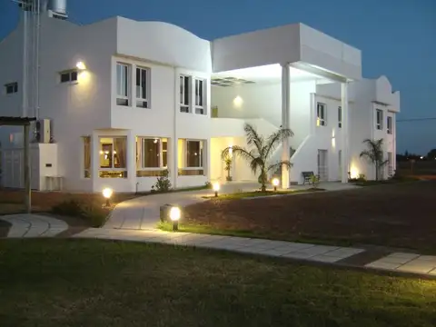 Hotel en Alquiler en Federacion - 92 Plazas - en Funcionamiento