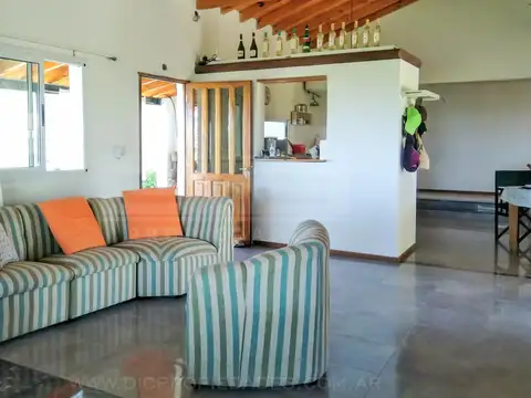 Casa 3 ambientes con 2 baños
