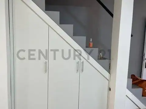 Avenida Presidente Arturo Umberto Illia 8700, Piso 0