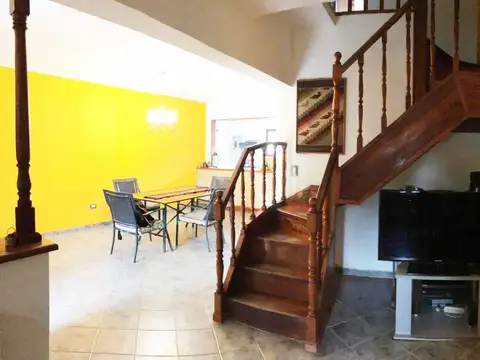 Casa 4 ambientes con 3 baños