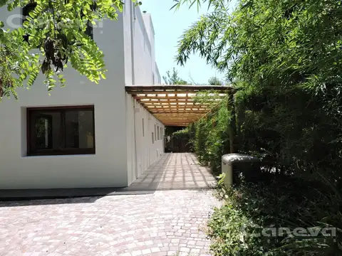 Casa 7 ambientes con 5 baños