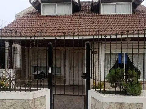 VENTA CASA 4 AMBIENTES MAS DEPARTAMENTO 3 AMBIENTES SANTA CLARA DEL MAR