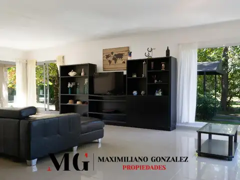 Casa 6 ambientes con 4 baños