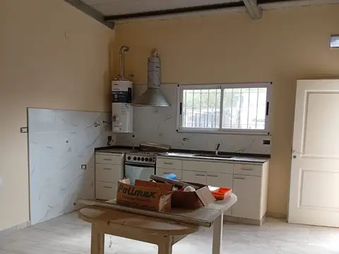 Casa 5 ambientes con 1 baño