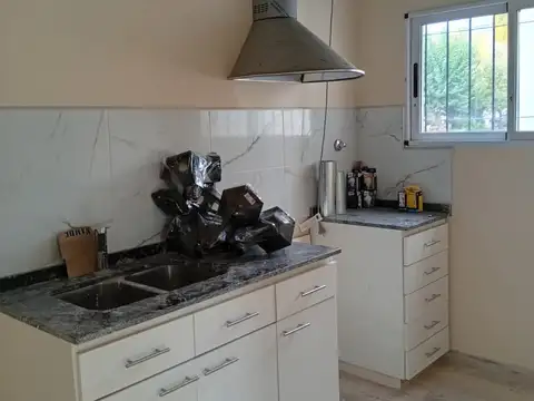 Casa en Alquiler con 1 cochera