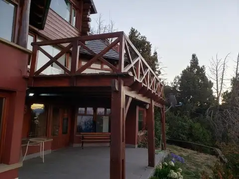 Casa en venta 4 ambientes Bariloche con piscina climatizada