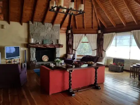 Casa 5 ambientes con 3 baños