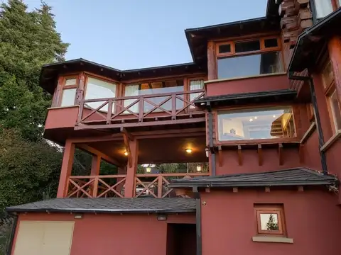 Casa en venta 4 ambientes Bariloche con piscina climatizada