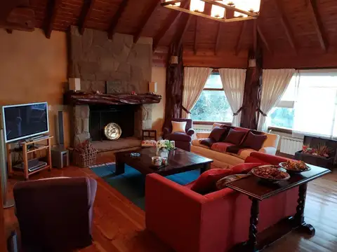 Exclusiva casa con piscina climatizada y excelente vista