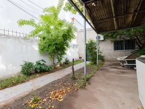 Venta Casa a refaccionar en Caseros