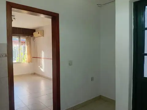 VENTA CON RENTA DÚPLEX 3 AMBIENTES EN CARAPACHAY