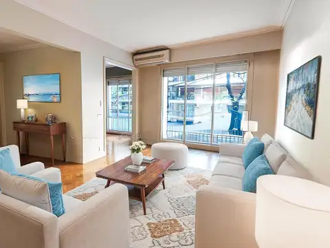 4 AMB Av. Pueyrredón 2300  al frente.