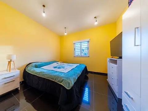 CASA EN VENTA 2 DORMITORIOS COCHERA TDS 3 SECTOR A
