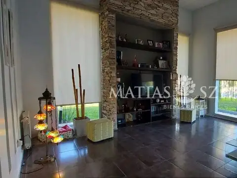 Casa 5 ambientes con 3 baños