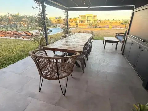 Casa en Venta con 1 cochera