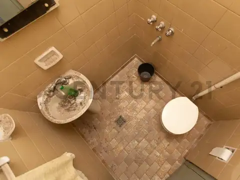 Santa Cruz 600, Piso 0