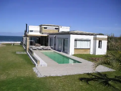 Casa en Alquiler Temporal con 2 cocheras