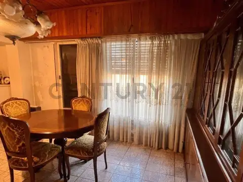 Casa 10 ambientes con 3 baños
