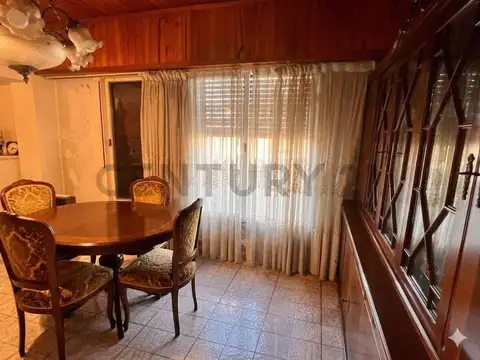 Casa 10 ambientes con 3 baños