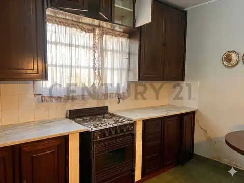 VENTA DE CASA CON LOCAL EN SAN CARLOS, LA PLATA