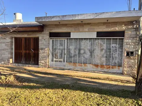 VENTA DE CASA CON LOCAL EN SAN CARLOS, LA PLATA