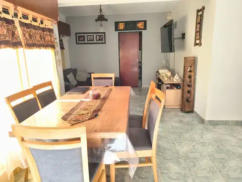 VENTA CASA MULTIFAMILIAR COCHERA. DUEÑO FINANCIA