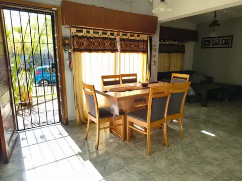 Casa 5 ambientes con 2 baños