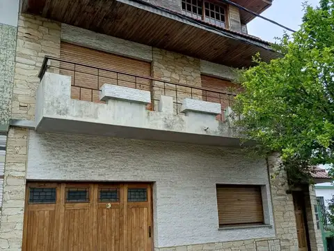 Venta  Casa 7 ambientes  con cochera Sarandí