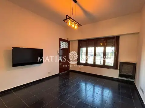 Casa 4 ambientes con 1 baño