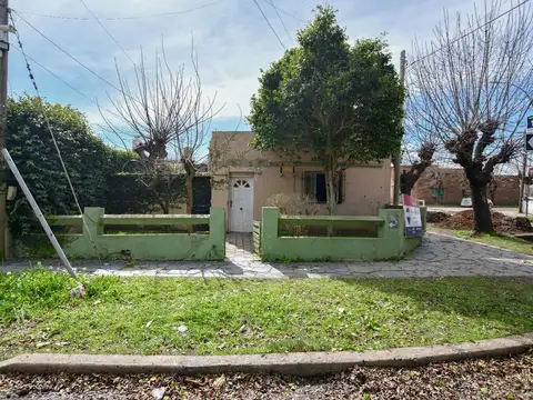 Casa 3 dormitorios c/ cochera y patio