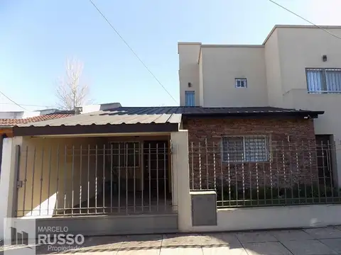 IMPORTANTE CASA 4 AMBIENTES c/ PISCINA - FINANCIA DUEÑO