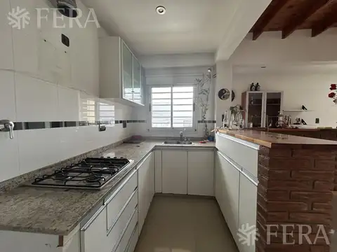 Venta PH 3 ambientes con balcón en Bernal
