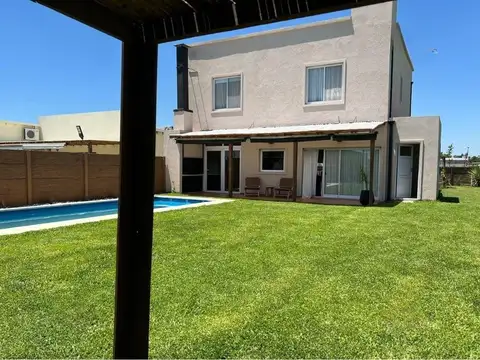Casa en venta 5 ambientes -Pilar- con parquizado quincho y pileta
