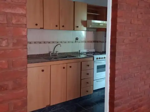 Depto Tipo Casa en Alquiler en Moreno, $ 900.000