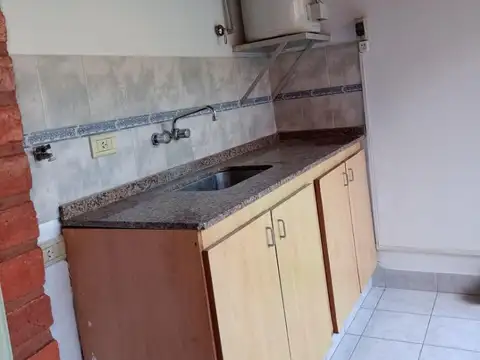 Depto Tipo Casa en Alquiler con 1 cocheras