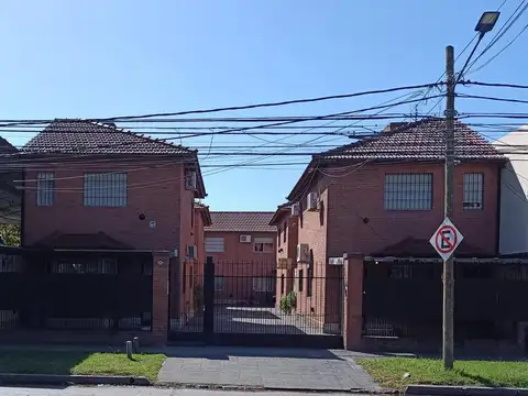 ALQUILER DUPLEX CON COCHERA MORENO UBICACIÓN PRIVILEGIADA