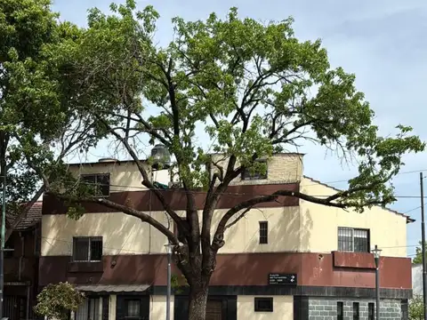 VENDE CASA 6 AMB EN VILLA PUEYRREDÓN CON GARAGE,PATIO Y TERRAZA.