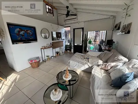 Casa 6 ambientes con 2 baños