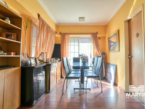 Casa 6 ambientes con 2 baños