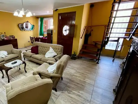 Casa 5 ambientes con 3 baños