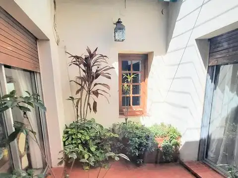 Casa 6 ambientes con 4 baños