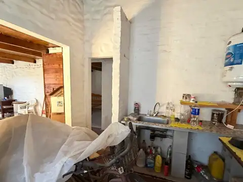 Casa de 2 dormitorios + altillo a 100 metros de Av. 10