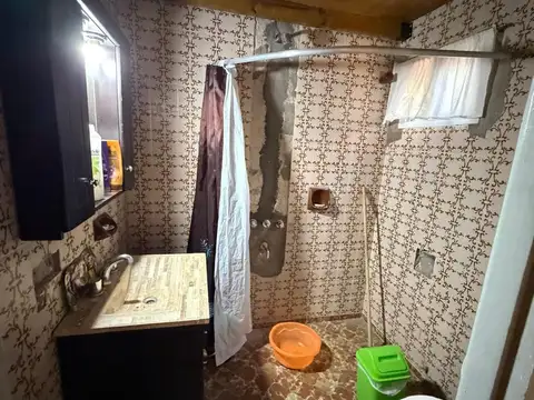 Casa 2 ambientes con 1 baño