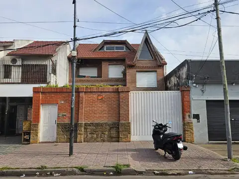 Casa 6 ambientes con pileta quincho y parrilla