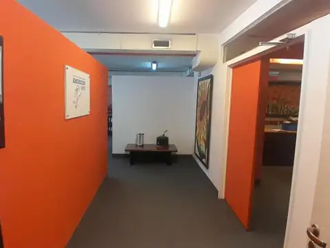 Oficina 4 ambientes con 2 baños