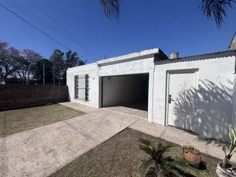 Apta crédito - Casa 2 dormitorios, Amplio garage, jardin y patio - Posibilidad de financiación...