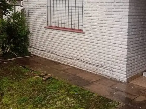 CASA EN VENTA 4 AMBIENTES  MORENO CENTRO