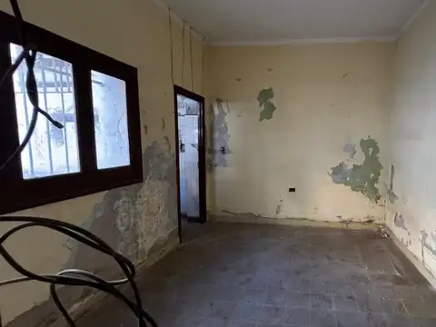 SE VENDE CASA A RESTAURAR EN PLENO CENTRO  211 M2