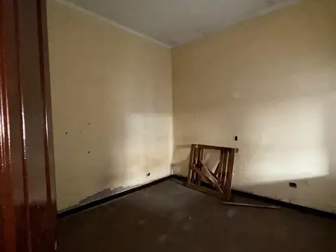 Casa 7 ambientes con 2 baños