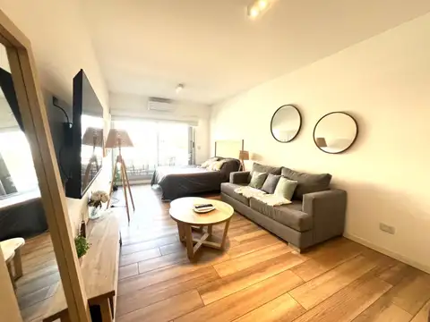 mono con muebles (amenities)